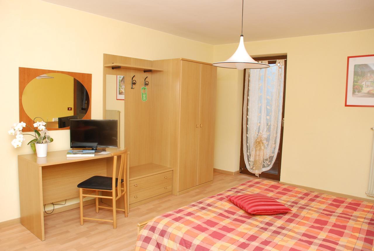 Roncone Albergo Ginevra מראה חיצוני תמונה
