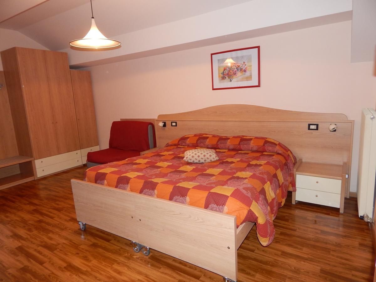 Roncone Albergo Ginevra מראה חיצוני תמונה