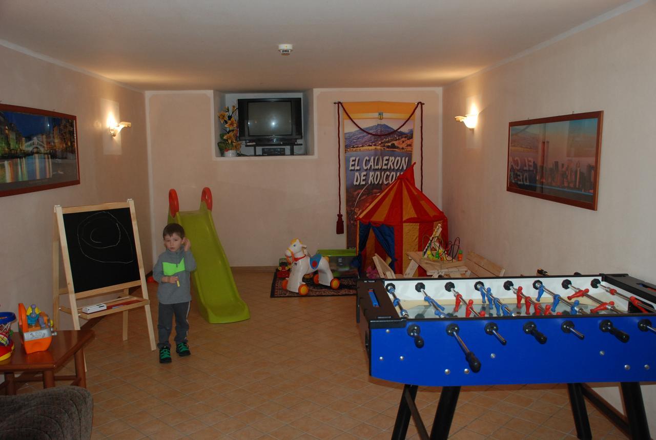 Roncone Albergo Ginevra מראה חיצוני תמונה